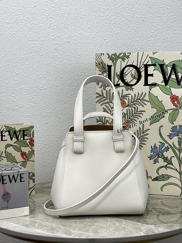 Loewe專櫃新顏色字母肩帶女包 羅意威經典小牛皮Hammok Nugget手提手拎肩背包 10398 lyw1203